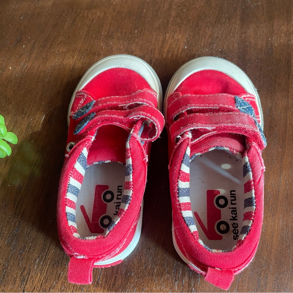 See Kai Run Stevie Red, white & Grey Sneakers Shoes Size 6.5 - Picture 10 of 11